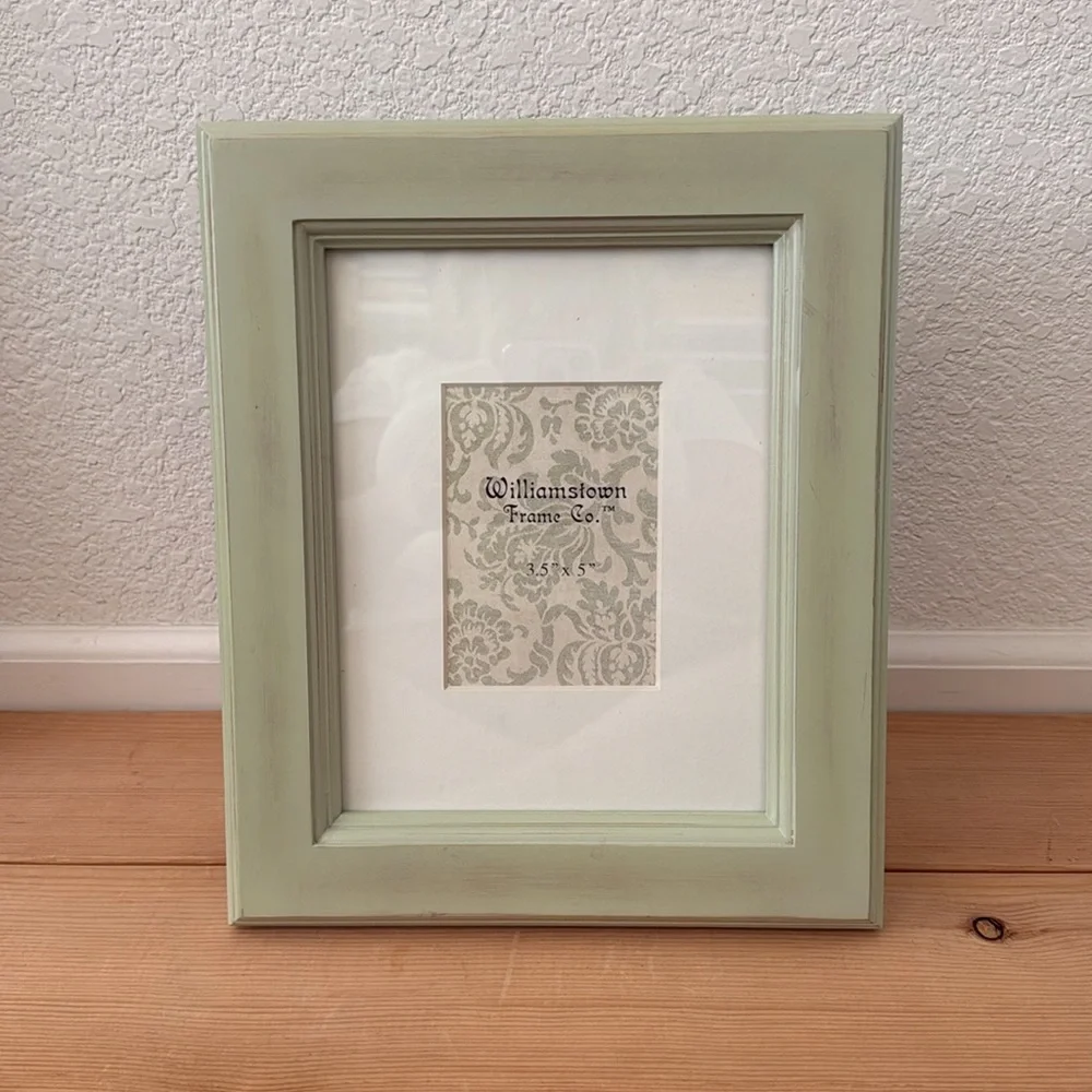 NWOT 10”x12” heavy pale green rustic finish desk frame w/mat for 3.5”x5” photo